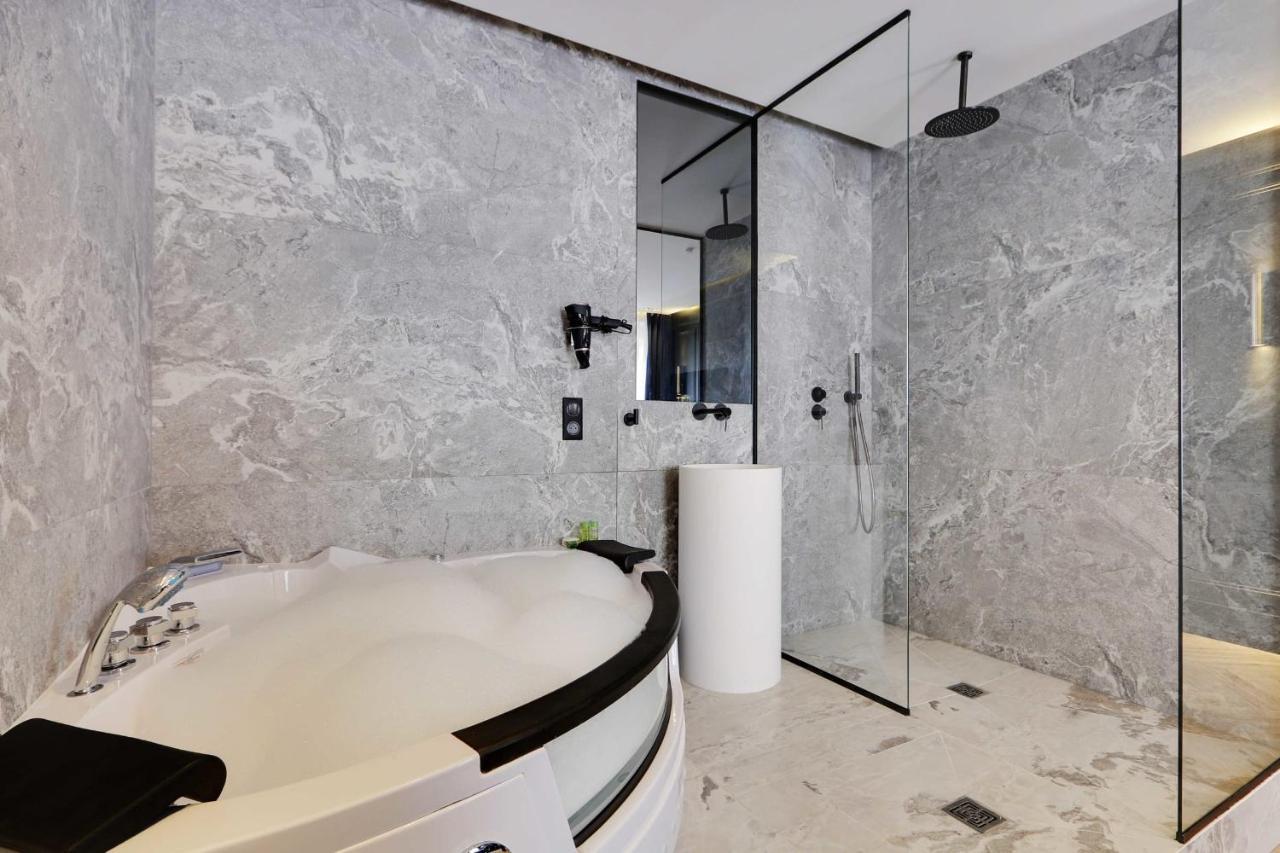 Couples Getaway Unit With Jacuzzi - City Center París Exterior foto